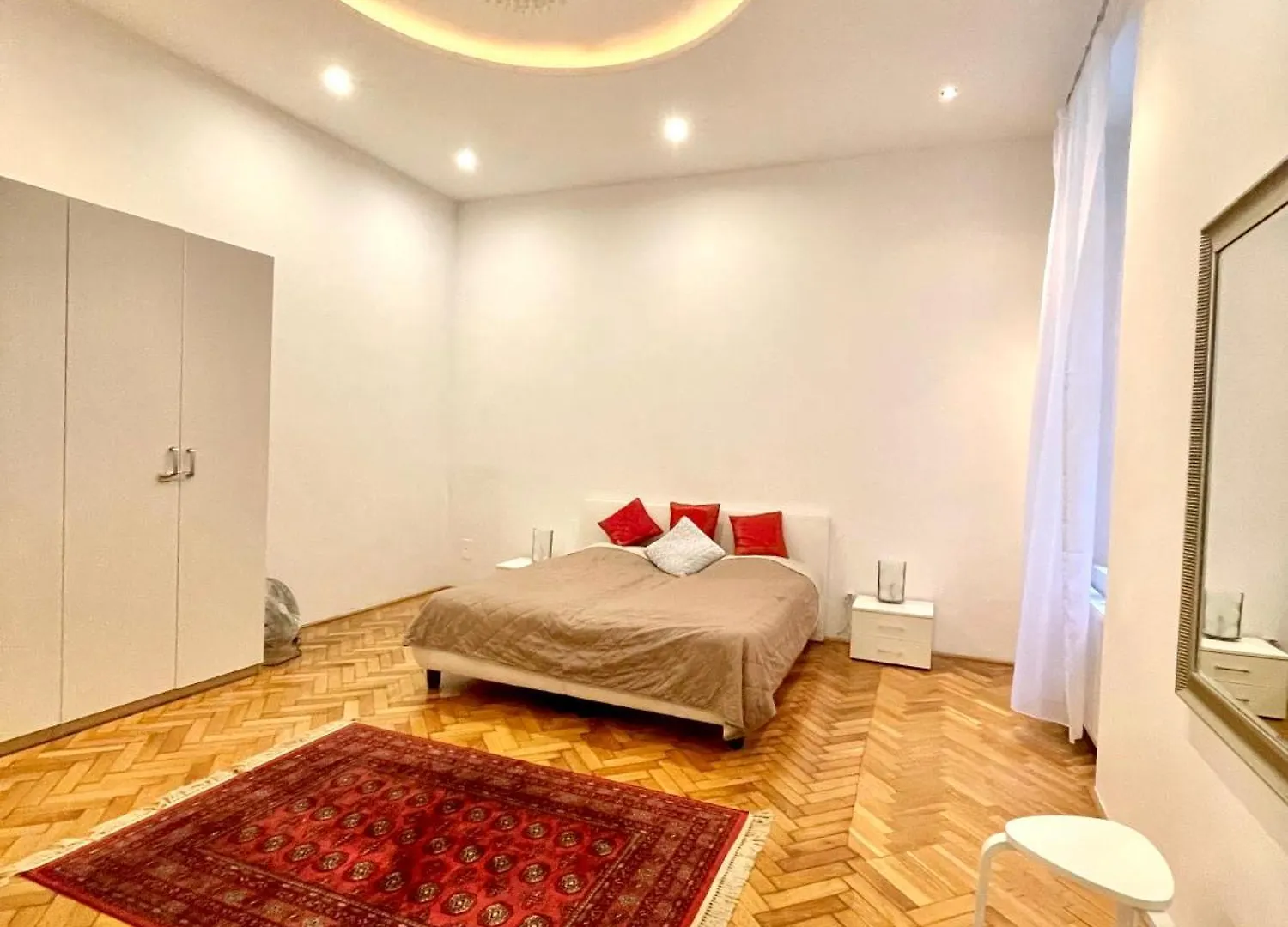 Amazing Swedish 3 Rooms Apartment In The City Center Budapest