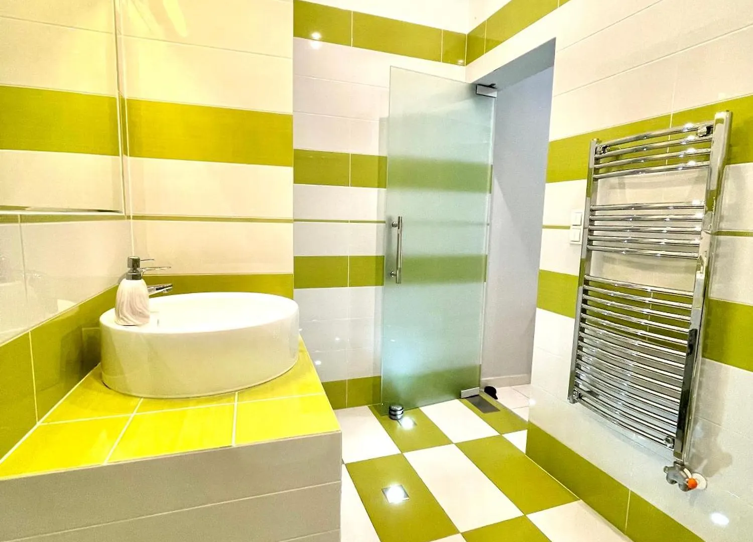 Amazing Swedish 3 Rooms Apartment In The City Center Budapest