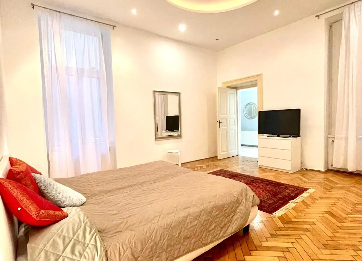 Amazing Swedish 3 Rooms Apartment In The City Center Budapest